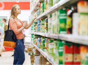 Alimentos envasados ​​en la tienda de comestibles