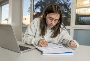 Guía útil para preparar el informe de tesis de su proyecto Guía útil para preparar el informe de tesis de su proyecto