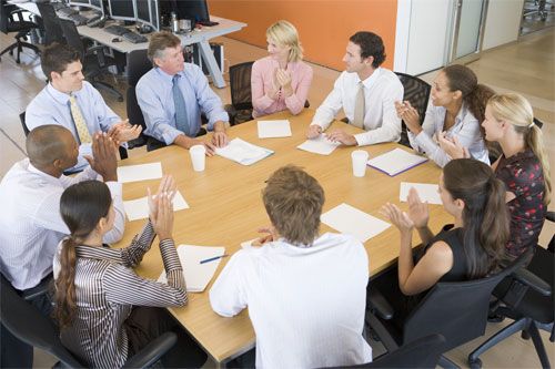 ¿Cómo las reuniones de revisión de la dirección apoyan las actividades del laboratorio? 2 Reunión de revisión de gestión en curso