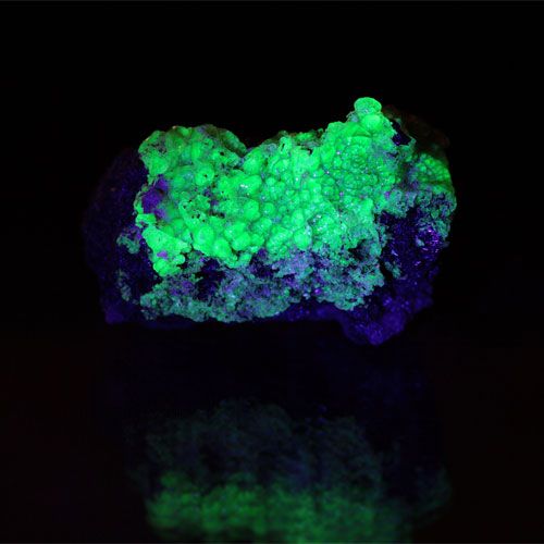 Mineral con carácter de fluorescencia
